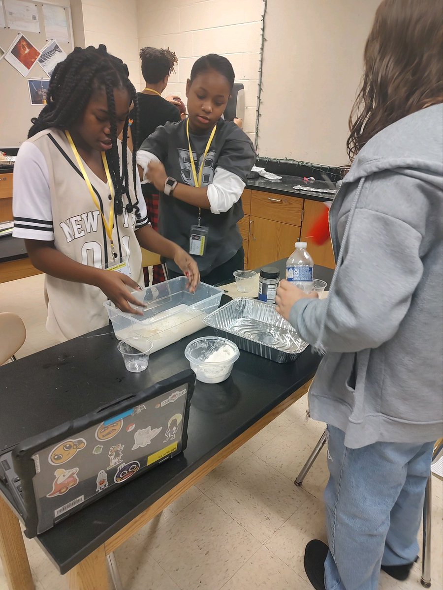 MapleCrestSTEM's tweet photo. Great work today by our 7th graders who were making paper mache volcanoes in science with Ms. Willis! Looking forward to seeing the finished product! ❤️🌋💙 https://t.co/fzGeMieVko