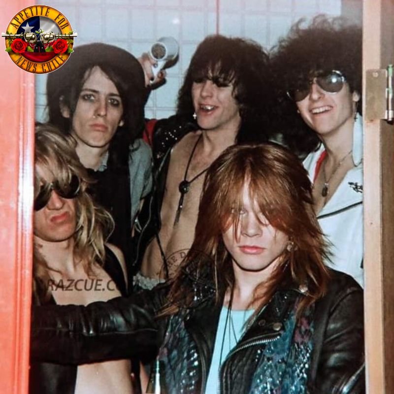 AFNChile's tweet photo. ViRAL DE LA SEMANA.
La imagen que viralizó Tracii hace unos días. Dice en la imagen: "Foto a color original del primerísimo afiche de Guns N' Roses. Frenillos en mis dientes". https://t.co/MWjE63LGfL