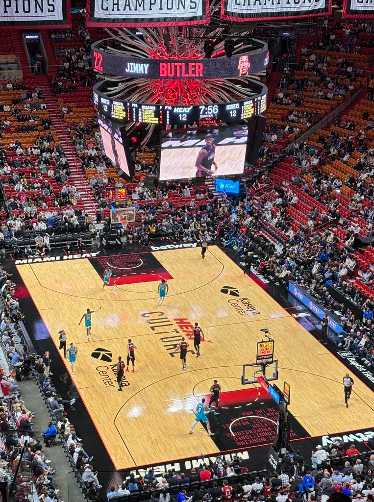 CamillusHouse's tweet image. A good game, company &amp;amp; vibes never fail to be therapy for the soul. It's amazing how freeing it can be to move about in society as a person w/o the stigma of being homeless. We are thankful to our ticket donors: Jr. @MiamiHEAT program &amp;amp; the @ASASsouthfl🔥🏀
#GoHEAT @KaseyaCenter