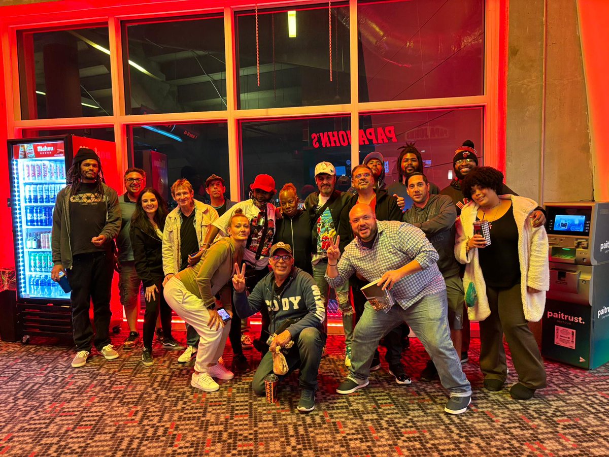 CamillusHouse's tweet image. A good game, company &amp;amp; vibes never fail to be therapy for the soul. It's amazing how freeing it can be to move about in society as a person w/o the stigma of being homeless. We are thankful to our ticket donors: Jr. @MiamiHEAT program &amp;amp; the @ASASsouthfl🔥🏀
#GoHEAT @KaseyaCenter