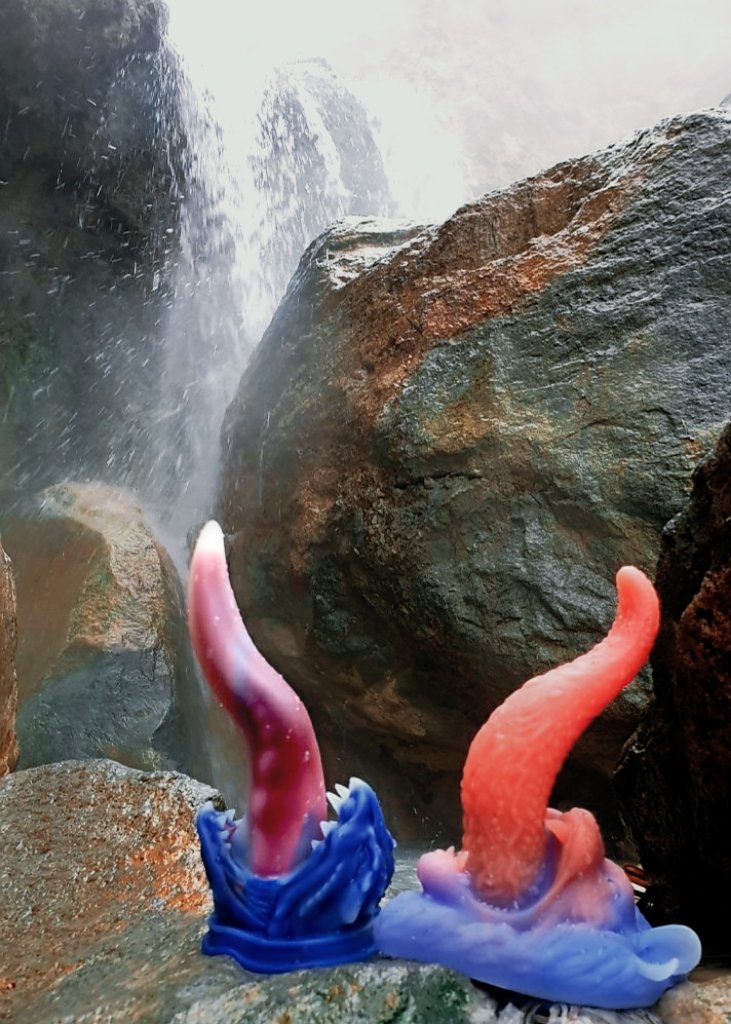 龍舌頭表面光滑，獅子座舌頭立體波紋觸感不一樣喔真的會有刮的感覺想要更深入，一直玩下去🙈
<a href="/nothosaur20/">Nothosaur幻龍訂製</a> 
溫泉洗禮🤭
應該只有我會帶龍龍出門玩