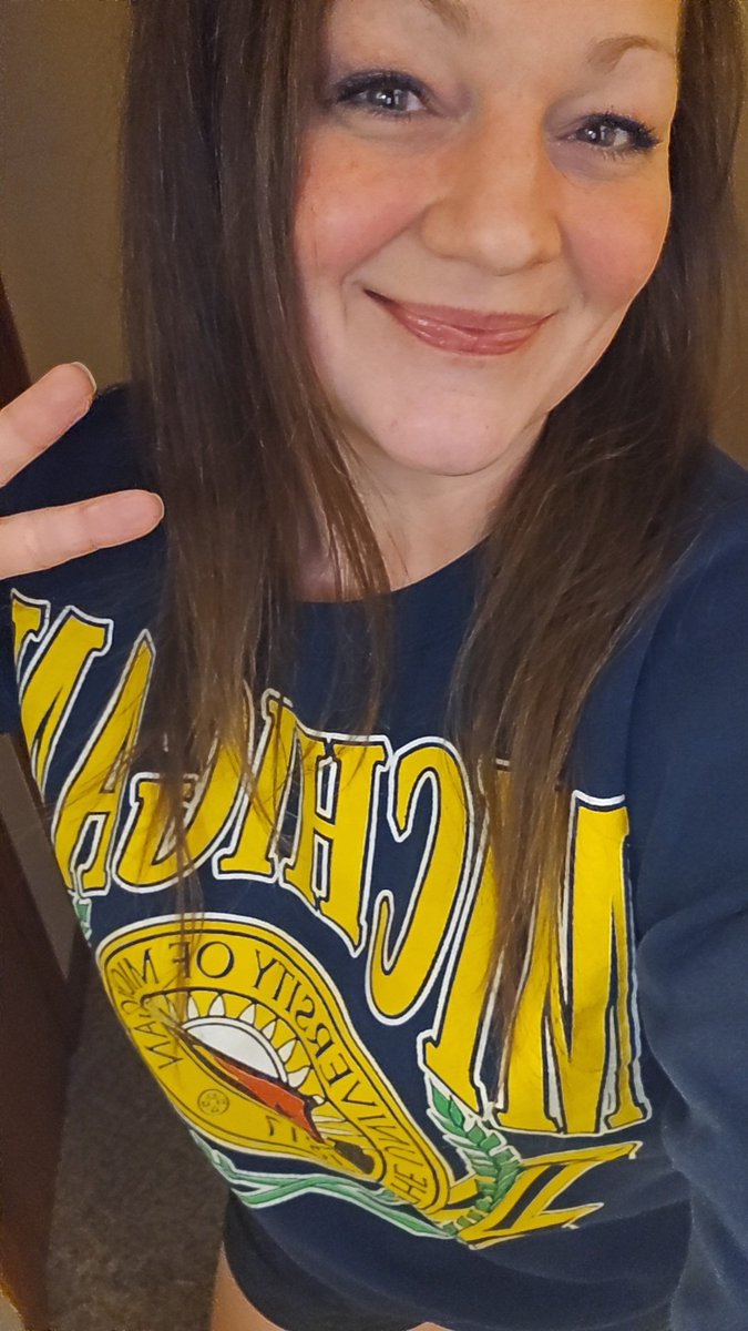 thatMGOBLUEgirl's tweet photo. My dad's sweatshirt... almost as old as me, I wore it to school after the last Championship in 1997🏆 I'm so thankful he taught me about tradition  &amp; gave me his passionate love for Michigan Football💛💙 He would be so proud right now🎊 #GoBlue   ✌️💙〽️ #MichiganMade #InMyDNA https://t.co/uIHToYvUsi