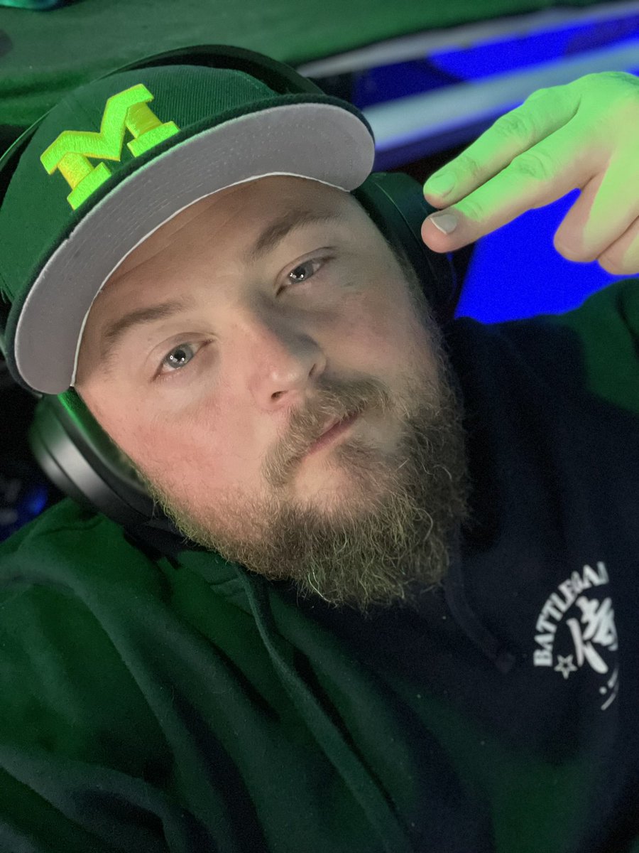 MrRICH_86's tweet photo. It’s VICTORY〽️Tuesday #GoBlue 

I’m going to be 🟢LIVE tonight in about 15mins.

https://t.co/MNbfC4eWgG

#kick #kickstreaming #callofduty #mw3 #xbox https://t.co/mfX5BDXKmc