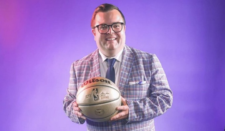 awfulannouncing's tweet photo. Exclusive: Fox college hoops announcer John Fanta prepares for NBA debut https://t.co/enYkbKibZ9 https://t.co/Km07YUq8nc