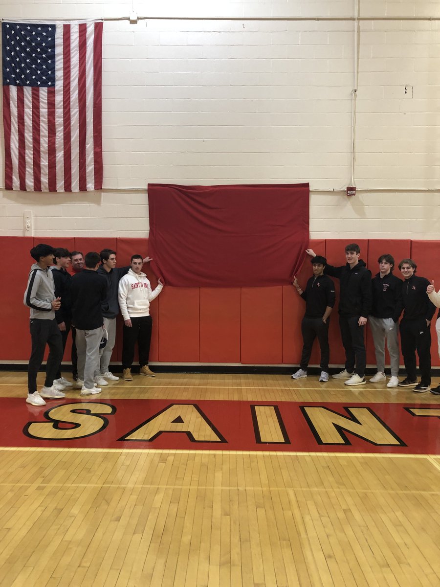 SJHS_PioneersAD's tweet photo. BANNER UNVEILING
Congrats to the @MIAA033  D1 Golf State Champions
@SJHSGolf @JVSJGolf1 @SJShrewsbury @superfans_sj https://t.co/Zc5Q2Jpvg6