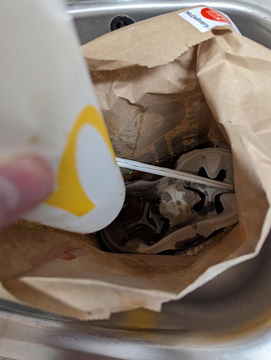 Fut_Arcade's tweet photo. @ubereats_uk food absolutely soaked from the driver (lid was not damaged etc) can someone contact me to resolve this? All the food items were soaked at the bottom. Uber app is terrible and just shuts the complaint down. Thanks https://t.co/aSMiJ3LK6M