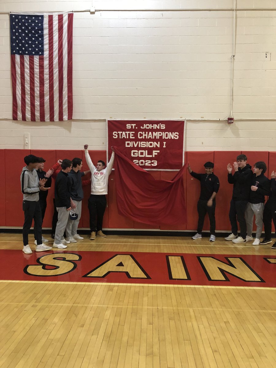 SJHS_PioneersAD's tweet photo. BANNER UNVEILING
Congrats to the @MIAA033  D1 Golf State Champions
@SJHSGolf @JVSJGolf1 @SJShrewsbury @superfans_sj https://t.co/Zc5Q2Jpvg6