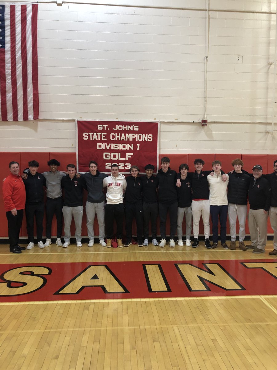SJHS_PioneersAD's tweet photo. BANNER UNVEILING
Congrats to the @MIAA033  D1 Golf State Champions
@SJHSGolf @JVSJGolf1 @SJShrewsbury @superfans_sj https://t.co/Zc5Q2Jpvg6