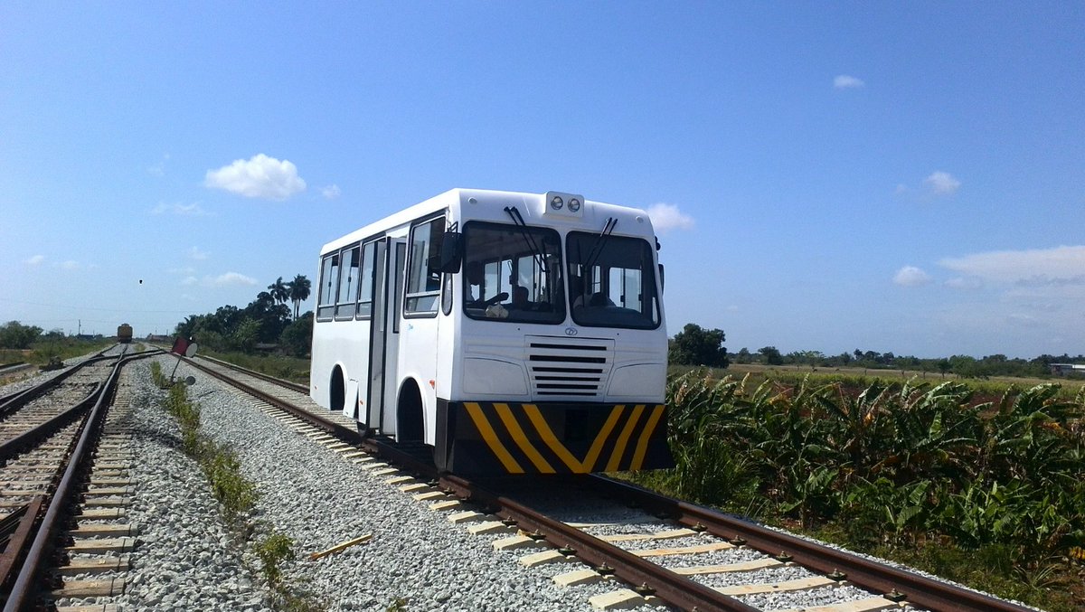 Se mantienen los precios actuales en los servicios urbanos, suburbanos, interurbanos, rurales y las lanchas en todo el país, así como los servicios locales de trenes de corta y media distancia.
- El Estado subvencionará la diferencia de tarifas en más de 2 mil millones CUP.