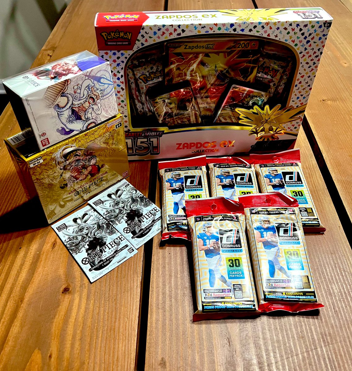 JakesPokeStore's tweet photo. When the parlays hit , we buy more cards 😂😈

Have a great Tuesday everyone! https://t.co/9OzDoRfluA
