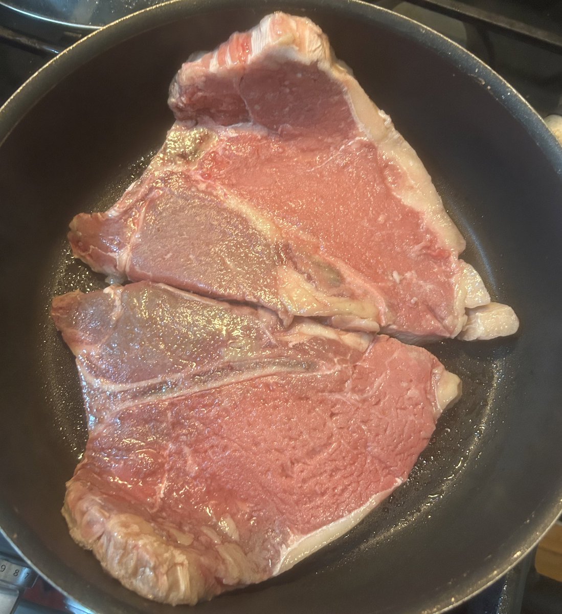 Billyhottakes's tweet photo. You can still hear THE MEAT TALKING  over the storm outside https://t.co/vnJtjwMLXt