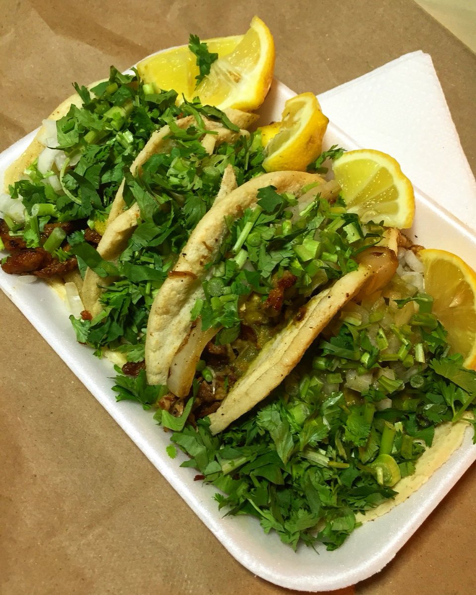 Chef_Jay's tweet image. It’s Not Easy Eating Green…
OR is it, it’s not easy being green?

Regardless, it’s Taco Tuesday!

Carnitas &amp;amp; Al Pastor Tacos 
from the blue taco truck on Vermont Ave in LA.

In case my mom asks if I’ve been eating my greens…

#tacos #TacoTuesday #tacosforever #inthe323