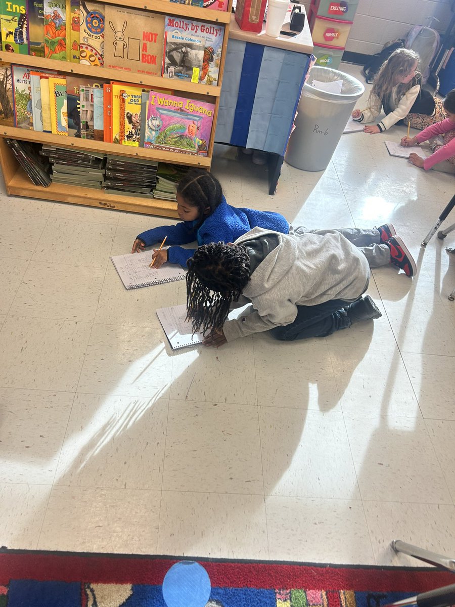 tarshamwilliams's tweet photo. Students are increasing their vocabulary by working on words. @RPES_Cougars https://t.co/vaUJ1MvUlX
