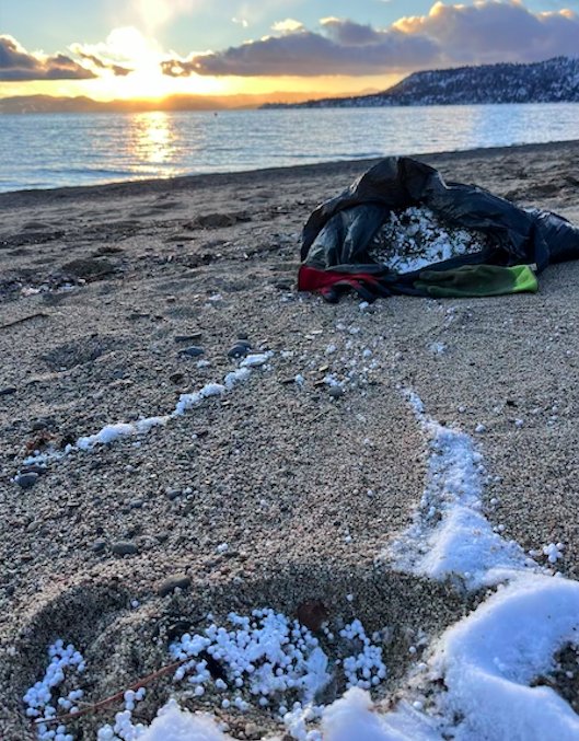 SouthTahoeNow's tweet photo. Over 100,000 plastic styrofoam beads cover #LakeTahoe beaches in Incline Village. #CleanUpThelake staff and volunteers cleaned up 90% of the beads, so far. All came from floating dock that broke loose in storm. https://t.co/GFyIiwz9gU https://t.co/zSI2xvStBq