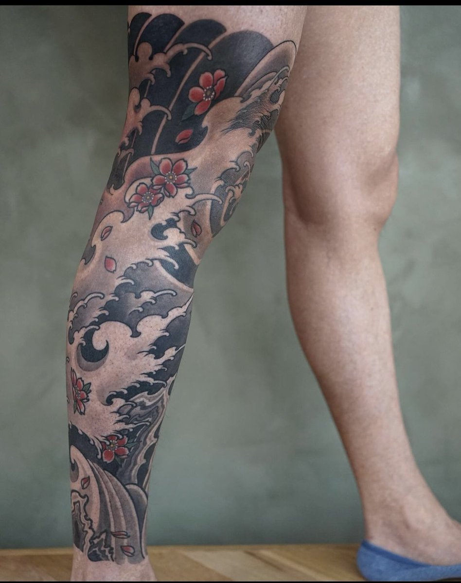 Teio_'s tweet image. Quelqu’un connaît un tatoueur en suisse qui fais des tatouages en mode japonais un peu? Dans ce style la