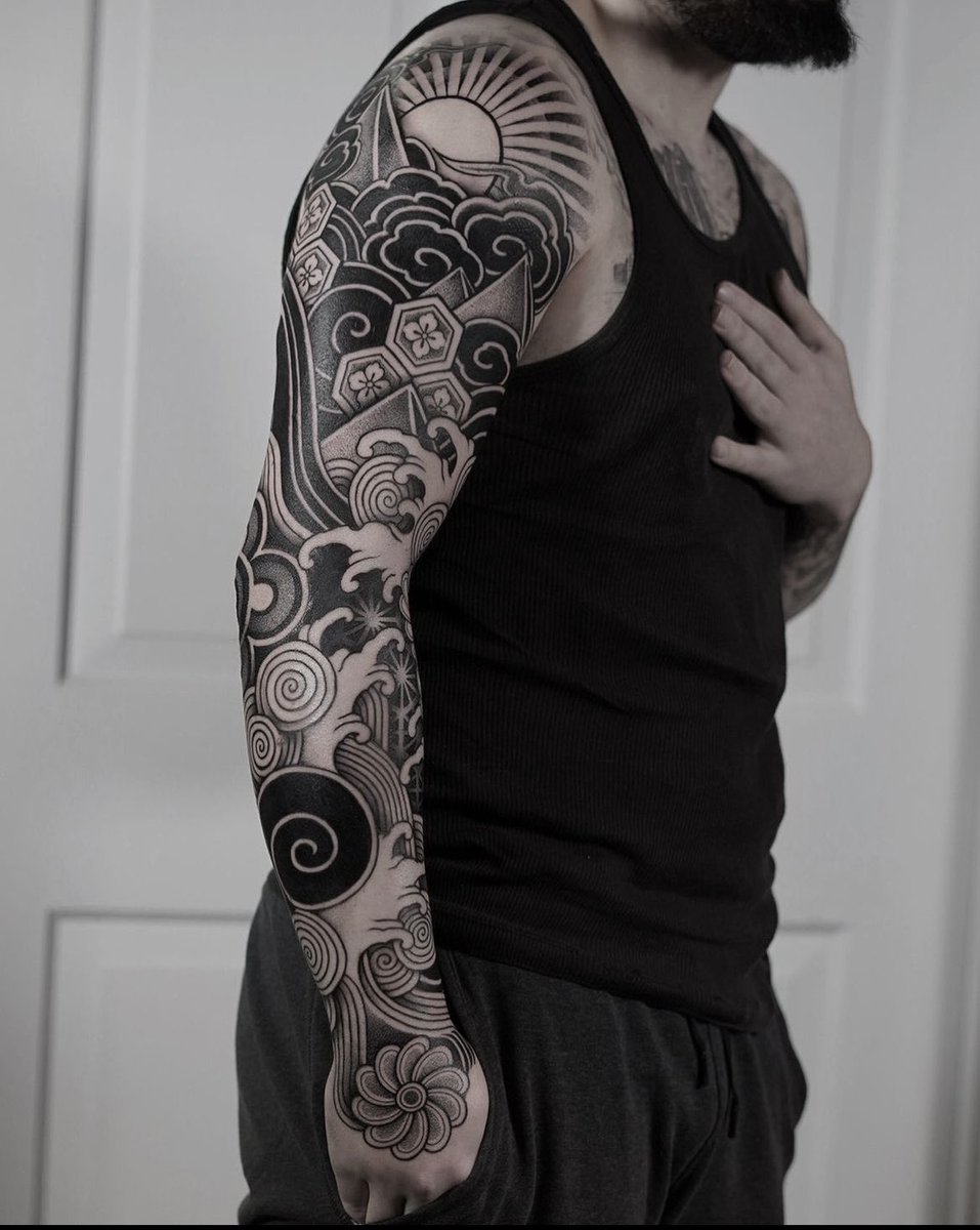 Teio_'s tweet image. Quelqu’un connaît un tatoueur en suisse qui fais des tatouages en mode japonais un peu? Dans ce style la