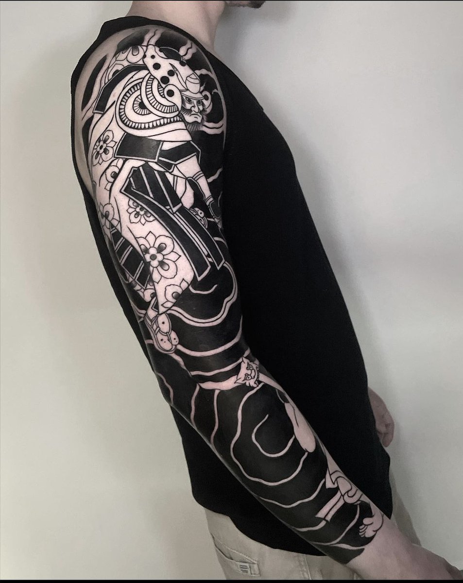 Teio_'s tweet image. Quelqu’un connaît un tatoueur en suisse qui fais des tatouages en mode japonais un peu? Dans ce style la