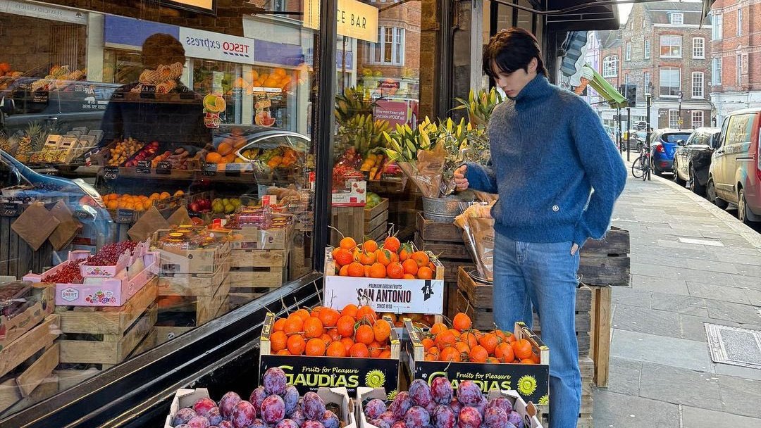 woonhakspace's tweet photo. 💐 | begin again — au gongfourz

después de una relación que le consumió la mayor parte de su vida, leehan conoce a taesan, un chico que atiende en una cafetería y tiene un gusto raro por las flores y el mar. es entonces cuando la vida de ambos comienza a cambiar. https://t.co/cpE07hjiWT