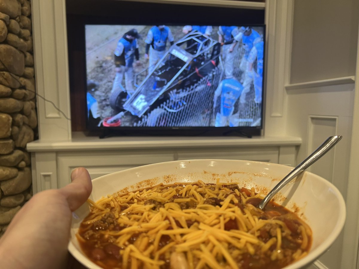 A chili bowl for the #ChiliBowl, live now on @floracing! #tweetyourfloseat
