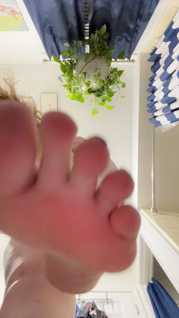 skyinide_S3's tweet photo. Stepping up to the plate full swing 💕 #onlyfansbabe #feet_pic #FinDom #SuccessMindset https://t.co/t96sTG2eIS