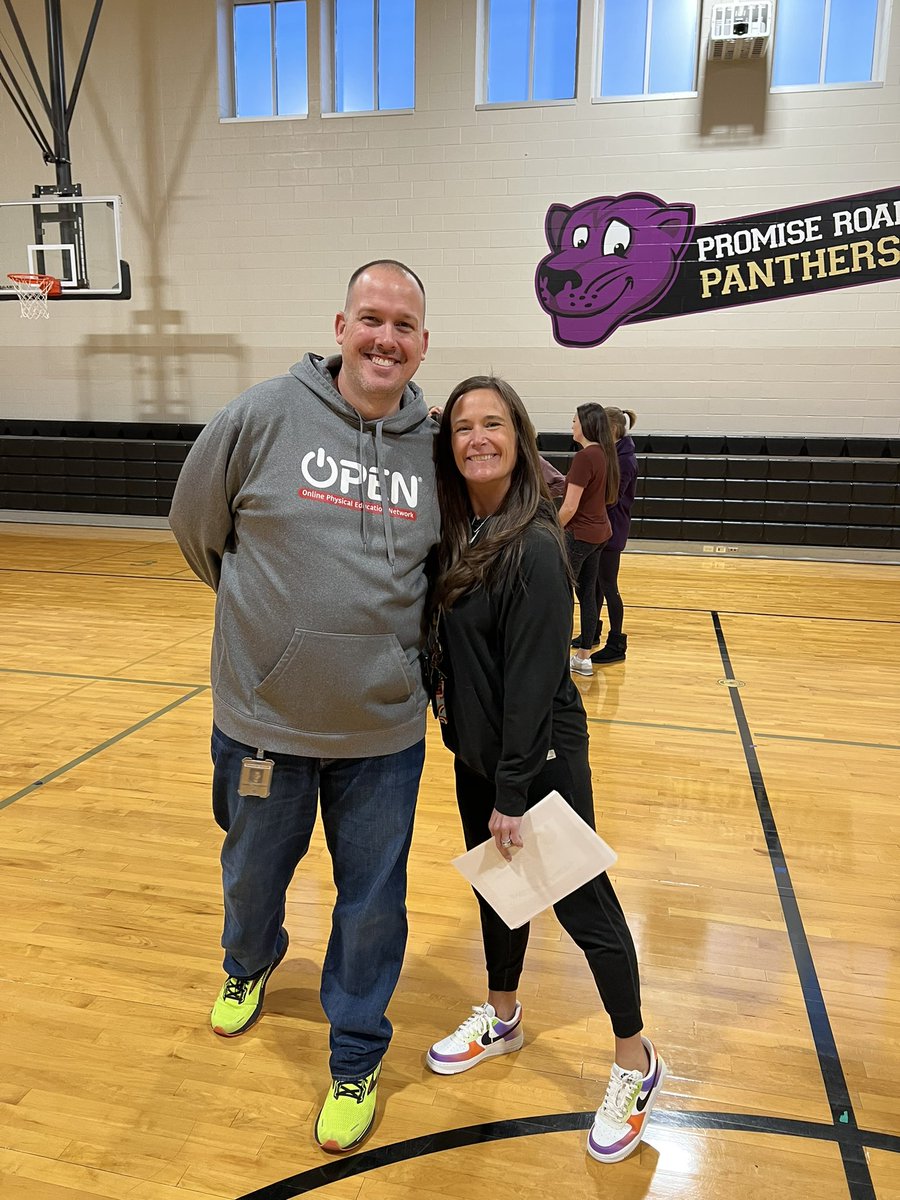 MrsMoodyPRE's tweet photo. Starting all of our meetings with team building thanks to these two rockstars @BigTennPhysEd and @nickiboyle21 #growingtogether #humanknot https://t.co/XkDrDgLE0U