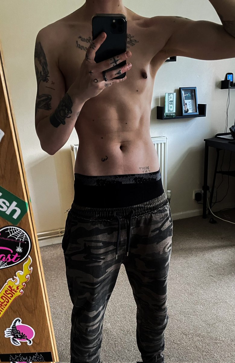 jonahjo_ftm's tweet photo. @sadiyalove_ Wanna lick my abbs? https://t.co/mpzNRRtOzw