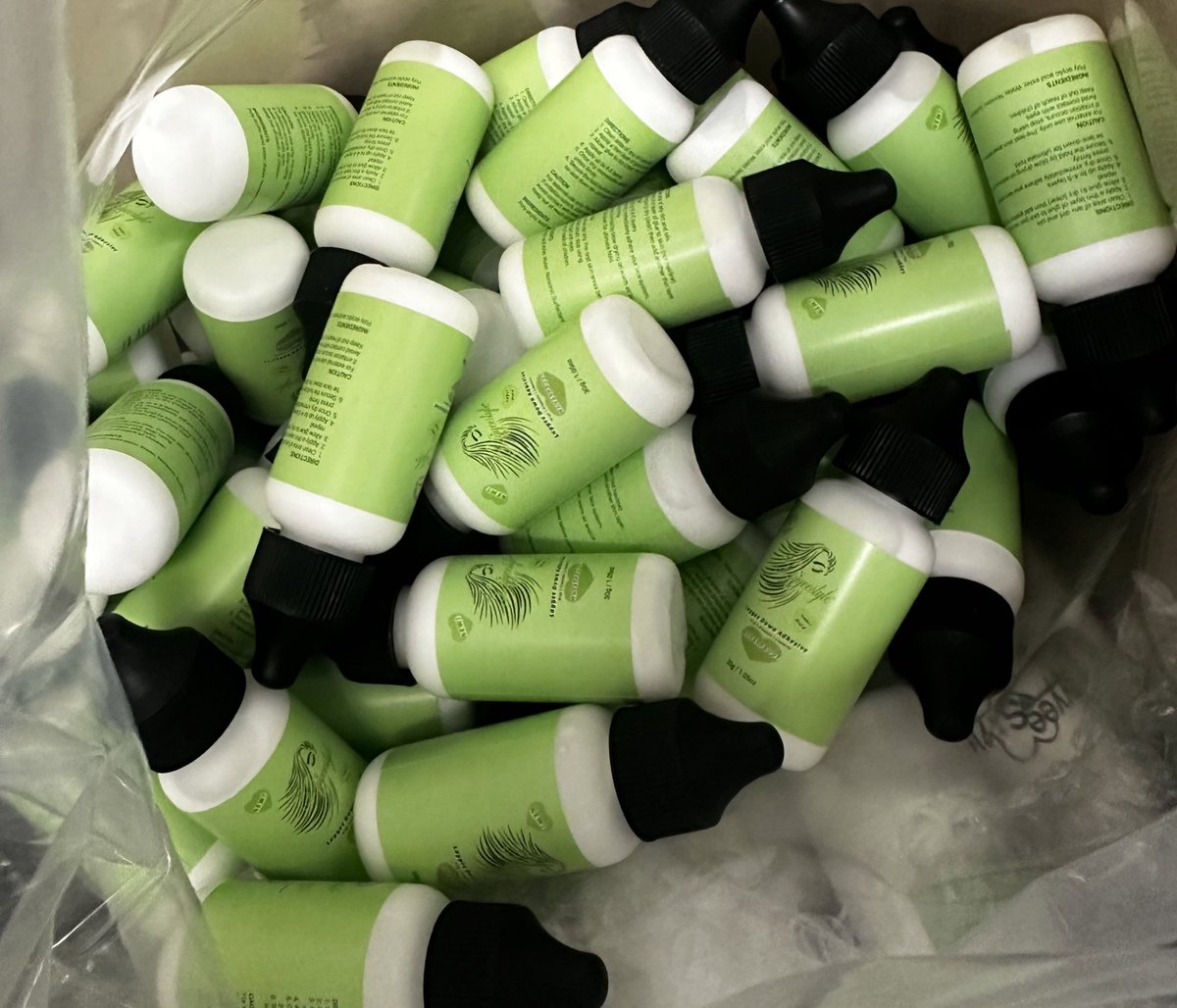 ShaylaaLayyeee's tweet photo. Just restocked #LayyeeDownAdhesive in sizes medium and Xlarge 🥰 #LayyeeStyles best seller
SHOP https://t.co/aZjzbkVnaN
#laceglue #waterproof #lace #nolatex #consistency #strongSafeHold #lacefrontal #laceclosure #Lacewigs https://t.co/aGs16U9qnV