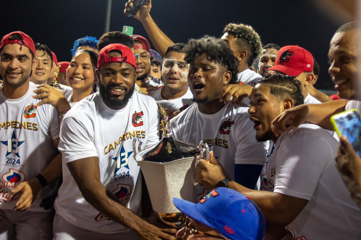 Dilson_H's tweet photo. Campeones de la temporada 2023-2024 del béisbol profesional colombiano @caimanesLPB 🏆🐊 https://t.co/eN9xOl7iBu