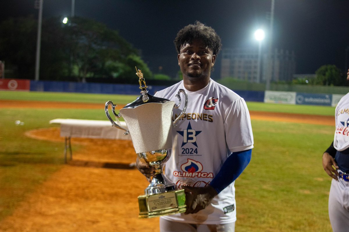 Dilson_H's tweet photo. Campeones de la temporada 2023-2024 del béisbol profesional colombiano @caimanesLPB 🏆🐊 https://t.co/eN9xOl7iBu