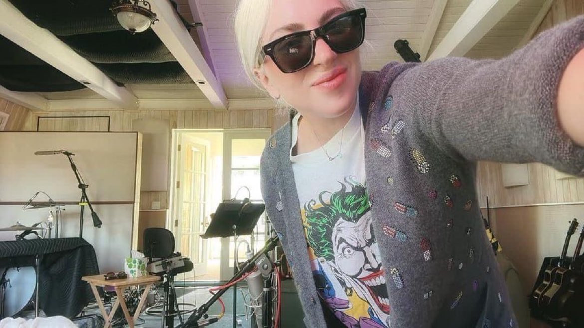 TomyKMonster's tweet photo. Lady Gaga updates Instagram once again from the recording studio. https://t.co/yWcZhIUbwE