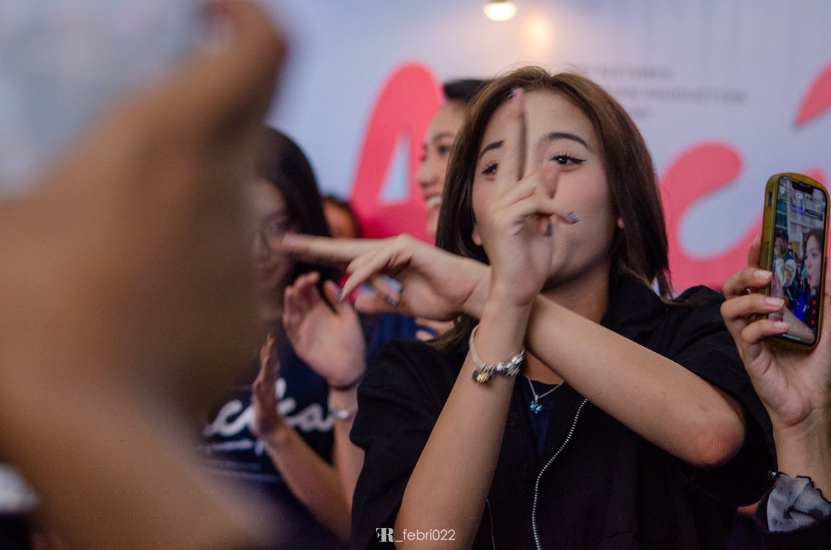 _febri022's tweet photo. ➕😗 @A_ZeeJKT48 

At Braga City Walk, Bandung
#HariBahagiaAncika https://t.co/cZuqxgcslt