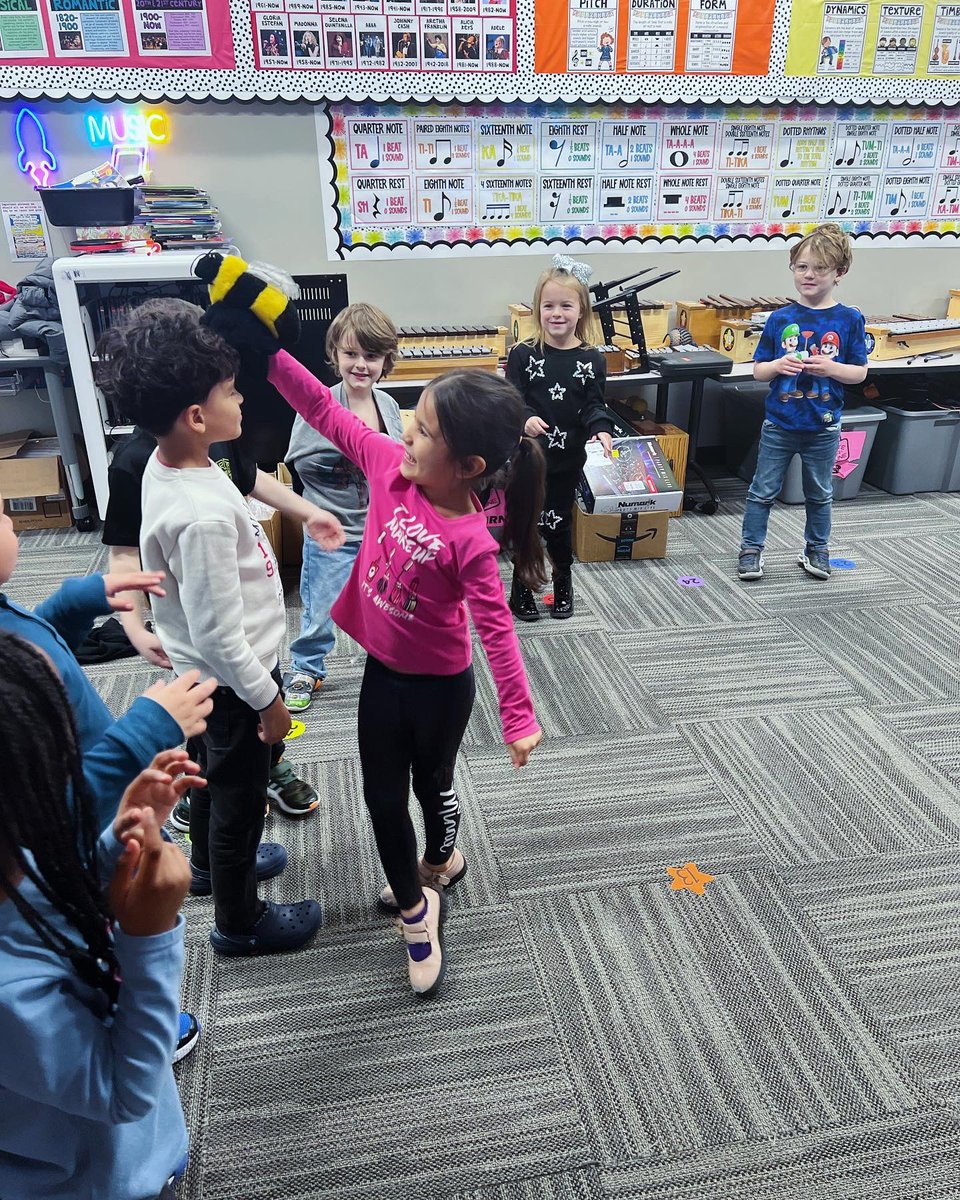 ReinhardtRocks's tweet photo. Kindergarten having some “Busy Buzzy Busy Bee” fun! 🐝🎶 #TeamReinhardt #DoReMiFaSoMuchFun https://t.co/fzEdlKJ39a