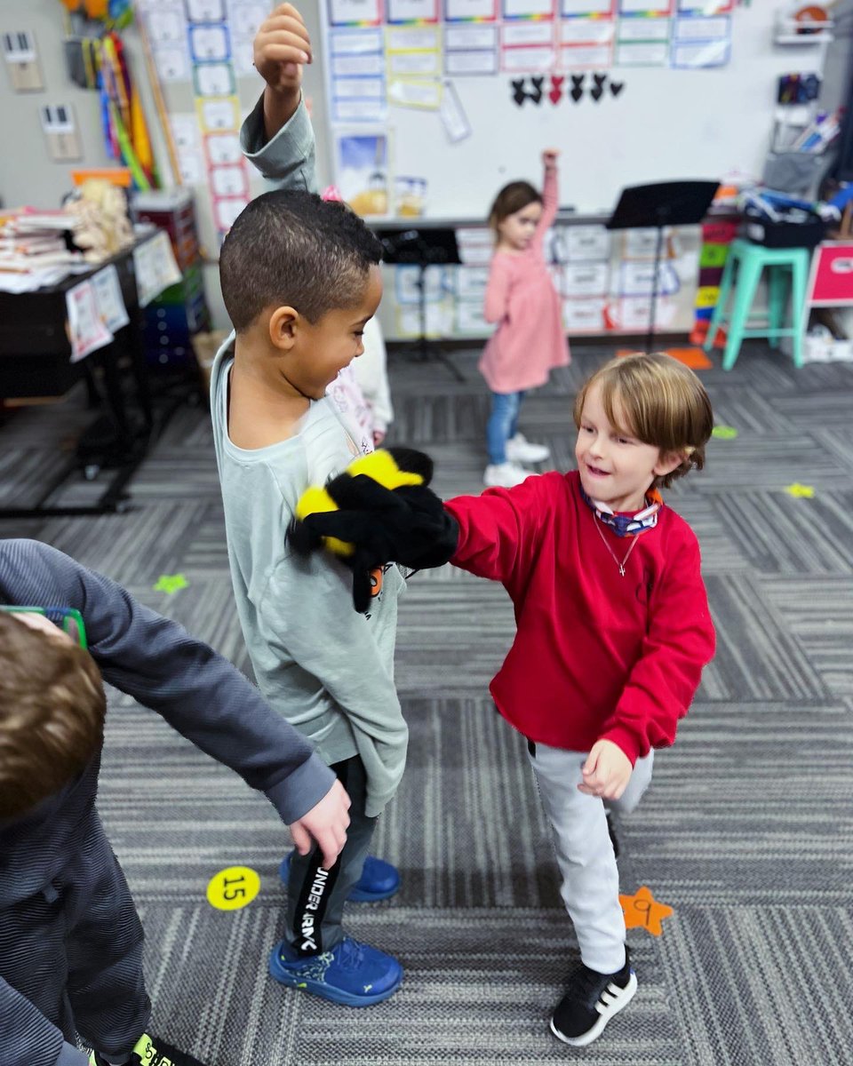 ReinhardtRocks's tweet photo. Kindergarten having some “Busy Buzzy Busy Bee” fun! 🐝🎶 #TeamReinhardt #DoReMiFaSoMuchFun https://t.co/fzEdlKJ39a