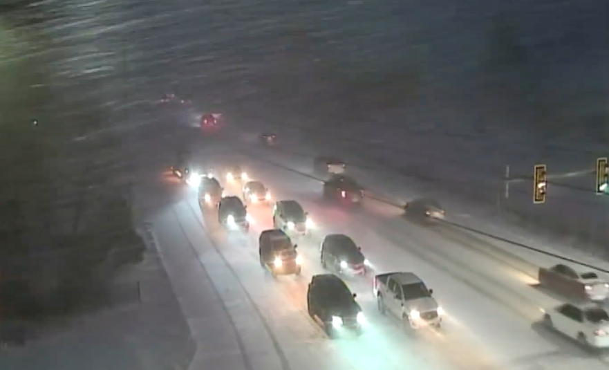 KSL5TV's tweet photo. WEATHER ALERT: The storm is in Utah. Be safe, avoid driving if you can. THE LATEST on KSL5, on streaming in app on KSL+ and right here: https://t.co/59E4gVvnzc

#utwx #KSLWeather https://t.co/QzrG9yq8zW