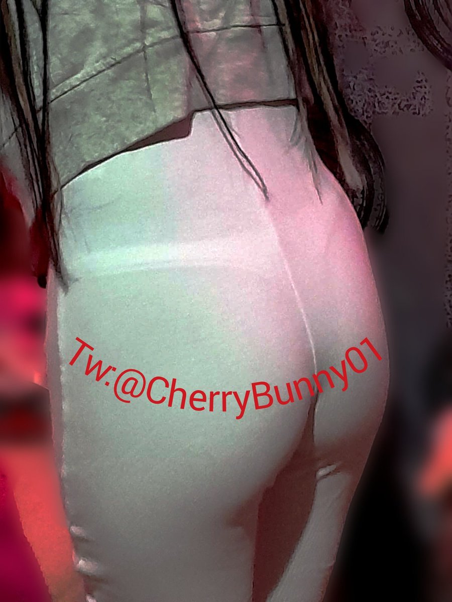 CherryBunny01's tweet photo. Cómo me gusta que se marque mi tanguita y se me queden viendo el culo 🥰🍑🔥
🤤🤤🤤 si quieres ver cómo la tengo de mojadita te vendo fotitos más ricas 🥰
Mi novio las toma por qué sabe que les van a gustar 😈 
Enséñame como te la puse👀🔥🥰🍆
#Tanga #exhibicionismo #Sexy #Diosa https://t.co/5ROrLwApfH