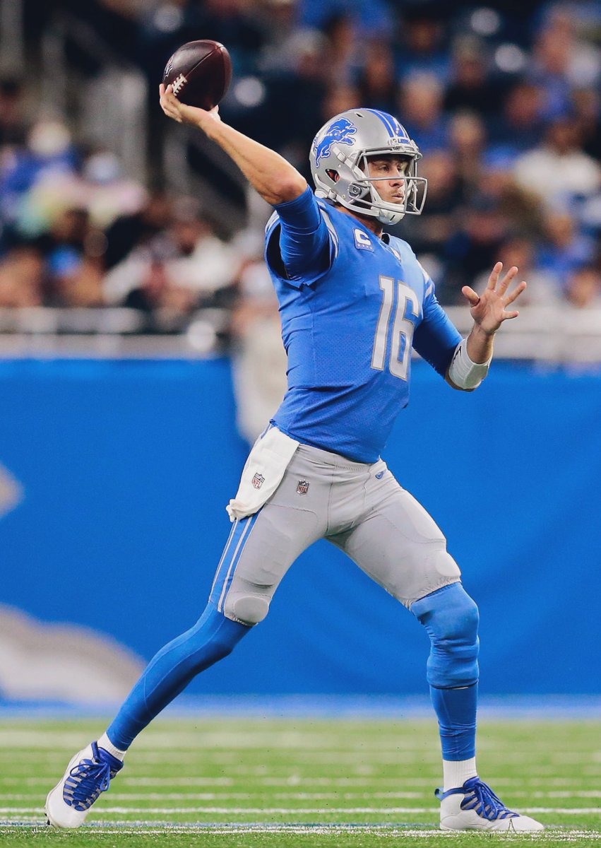 Notorious_Det's tweet photo. 1st home playoff game in 30 years, and we got folks out here that want to bring flowers and cupcakes for Stafford. He'll have his moment here when his career is over. But not Sunday night. Goff has accomplished more in 3 seasons than Stafford did in 12. It's our time.  #OnePride https://t.co/ESNEpx7DlY