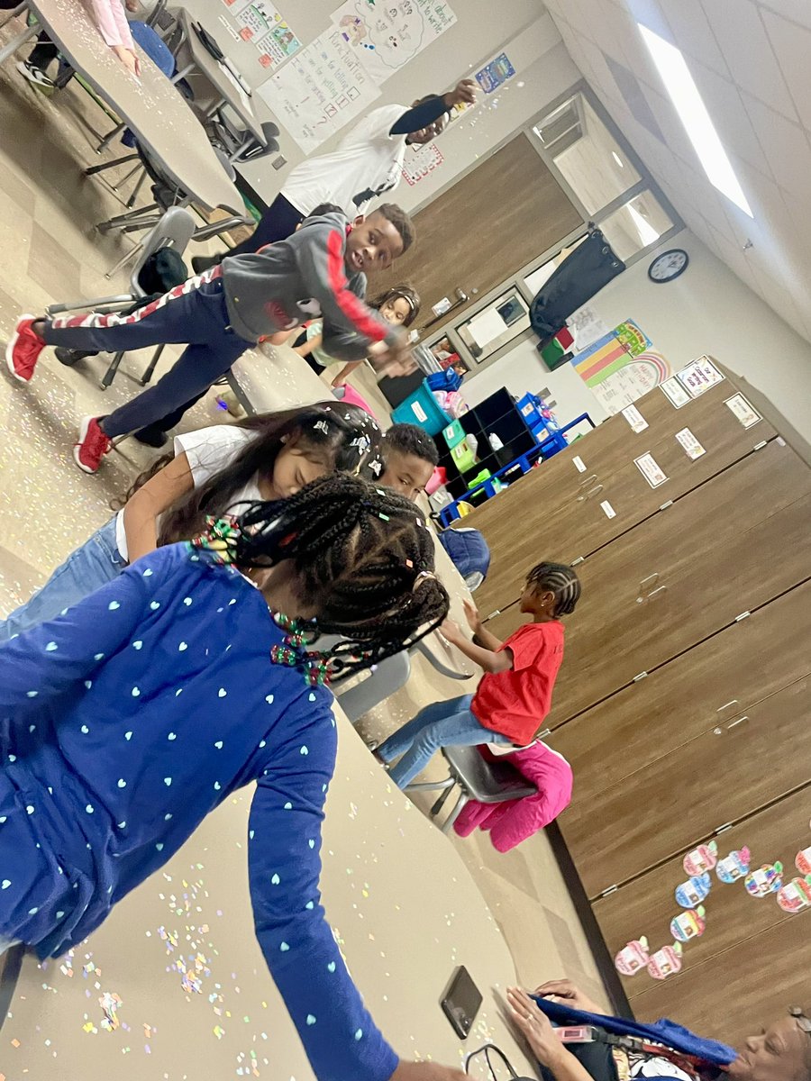 Very late on posting but last Friday, my kinder class had a countdown to noon to welcome the new year! 🥳 I should’ve thought twice on the confetti but nothing beats creating memories! 🩷