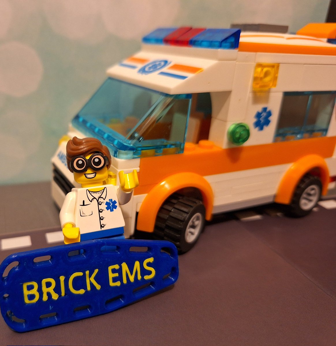 brick_ems's tweet image. Meet Brick Medic Bubbles!

He likes a good backboard and is always on time for his shift. He absolutely loves See's Candies chocolates and cats! 😀 And he has a crush on Cell Phone Sally @tarrant911dist 💕

#medicbubbles #brickems #brickems2024 #brickmedics #legomedics #lego911