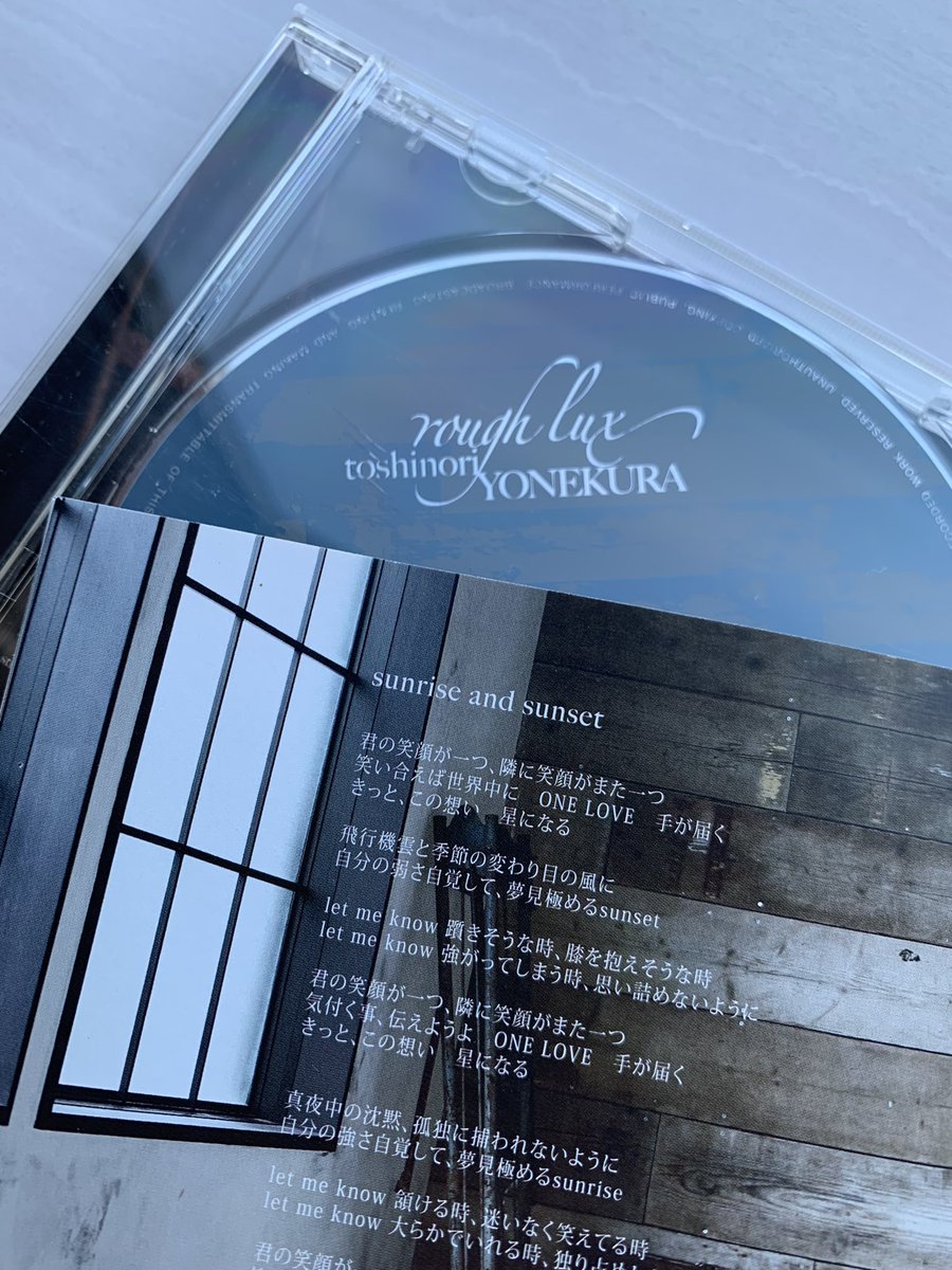 shizu_h's tweet photo. 今朝、米倉さんの曲を聴いていたら、
この曲にココロ掴まれた。
歌詞をしっかり見たくて、歌詞カード出して聴いてます!
たくさんの人に届いて欲しい✨
#米倉利紀
#toshinoriYONEKURA
#sTYle72basic
#sTYle72standard
#newALBUM
#TOUR
#COLOR
#ANIMAL
#instagramLIVE
#rough lux
#sunrise and sunset https://t.co/VAiBAOknRp