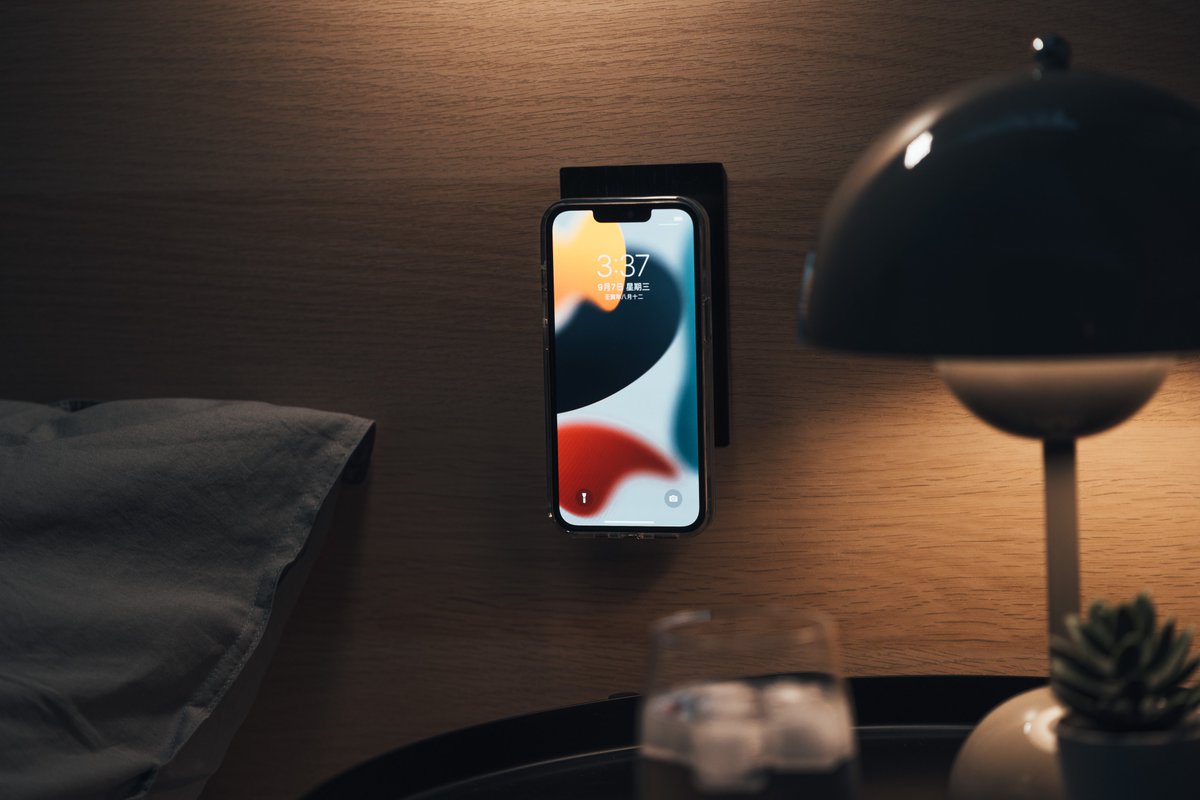 Winter nights, family lights, and wireless charger delights! 

#iphone #magsafe #apple #tech #wirelesscharger #charger #winter #family #night