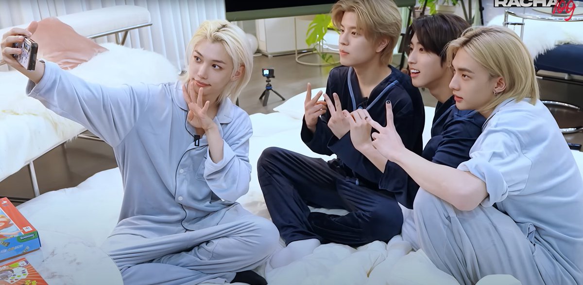 slbsstudio's tweet photo. 𝐒𝐋𝐁𝐒 𝐗 𝐒𝐓𝐑𝐀𝐘 𝐊𝐈𝐃𝐒 공공즈💙
2024년도 SLBS X STRAY KIDS와 함께! 
SKZOO Pattern Case for Galaxy Z Fold5

🔗SLBS ONLINE SHOPS : https://t.co/u6IeoHVGPd 

#SLBS #straykids #startogalaxy #slbsstudio #bethenew #SLBS_StrayKids @Stray_Kids @Stray_Kids_JP @slbsstudio https://t.co/mMWITF1KKw