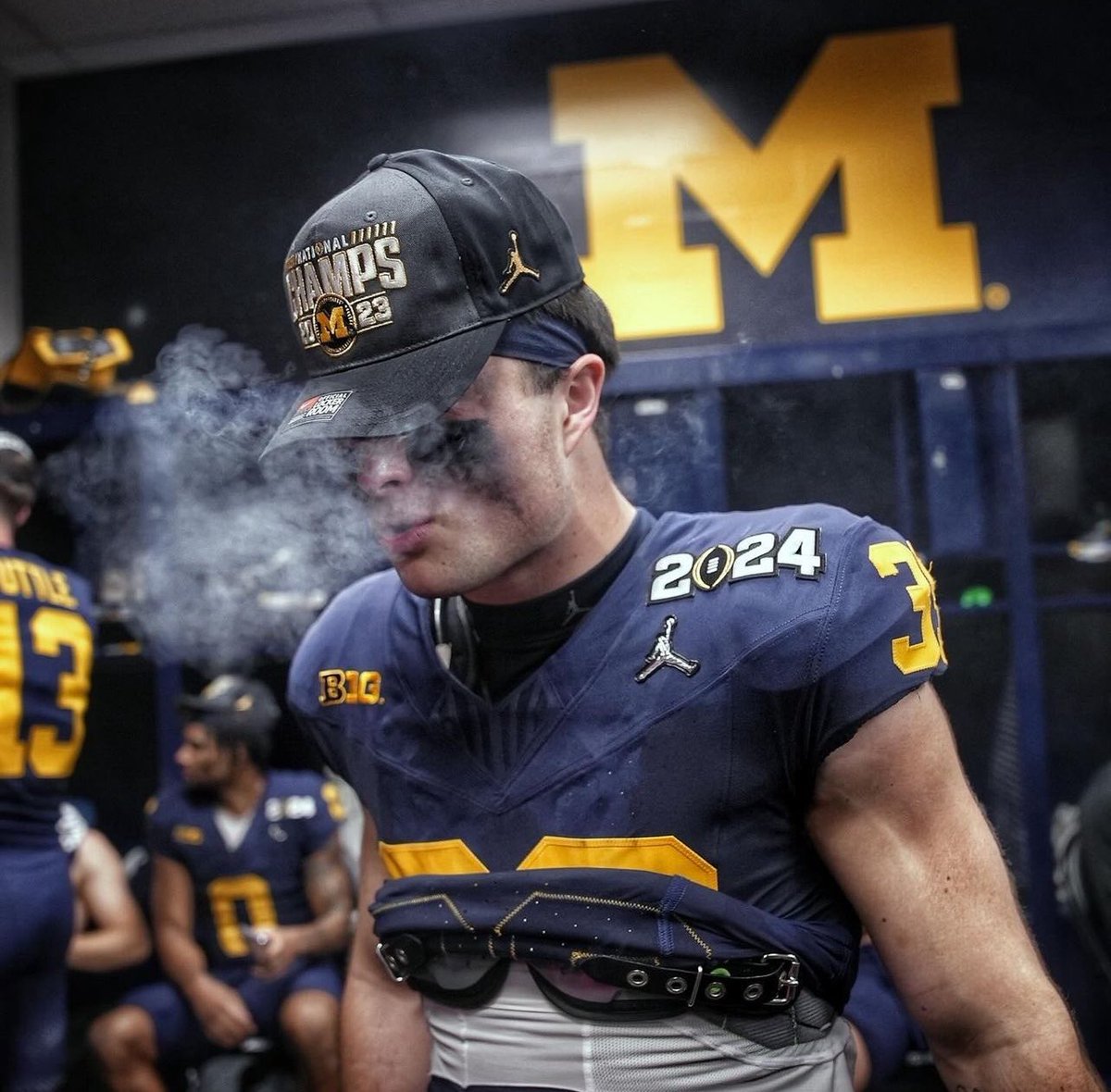 bluebyninety's tweet photo. This is the coldest picture of all time. https://t.co/dz0OOQqi2S
