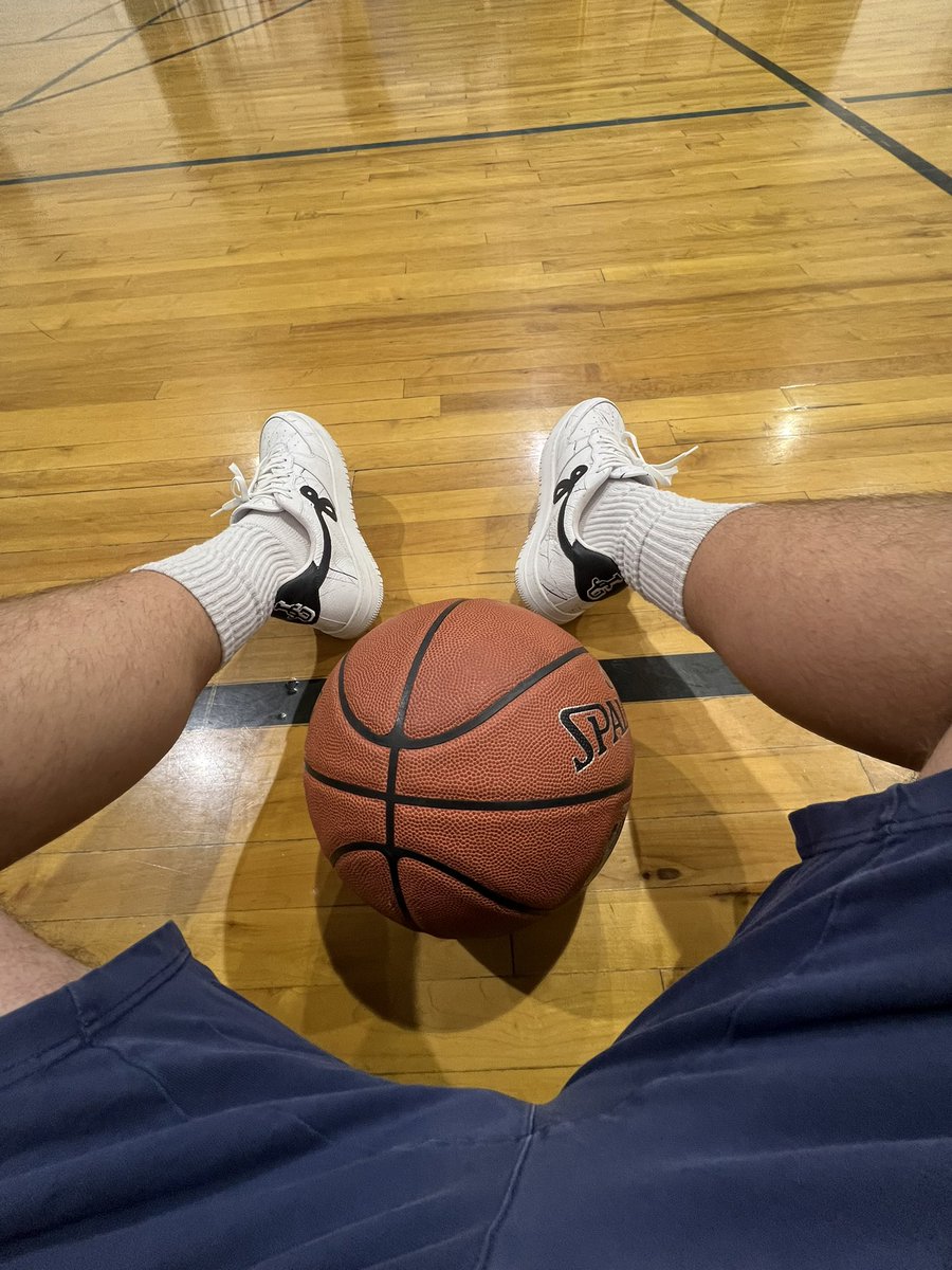 BryceManJones's tweet photo. When you don’t have hoop shoes you improvise https://t.co/LSVnlWc0Ov