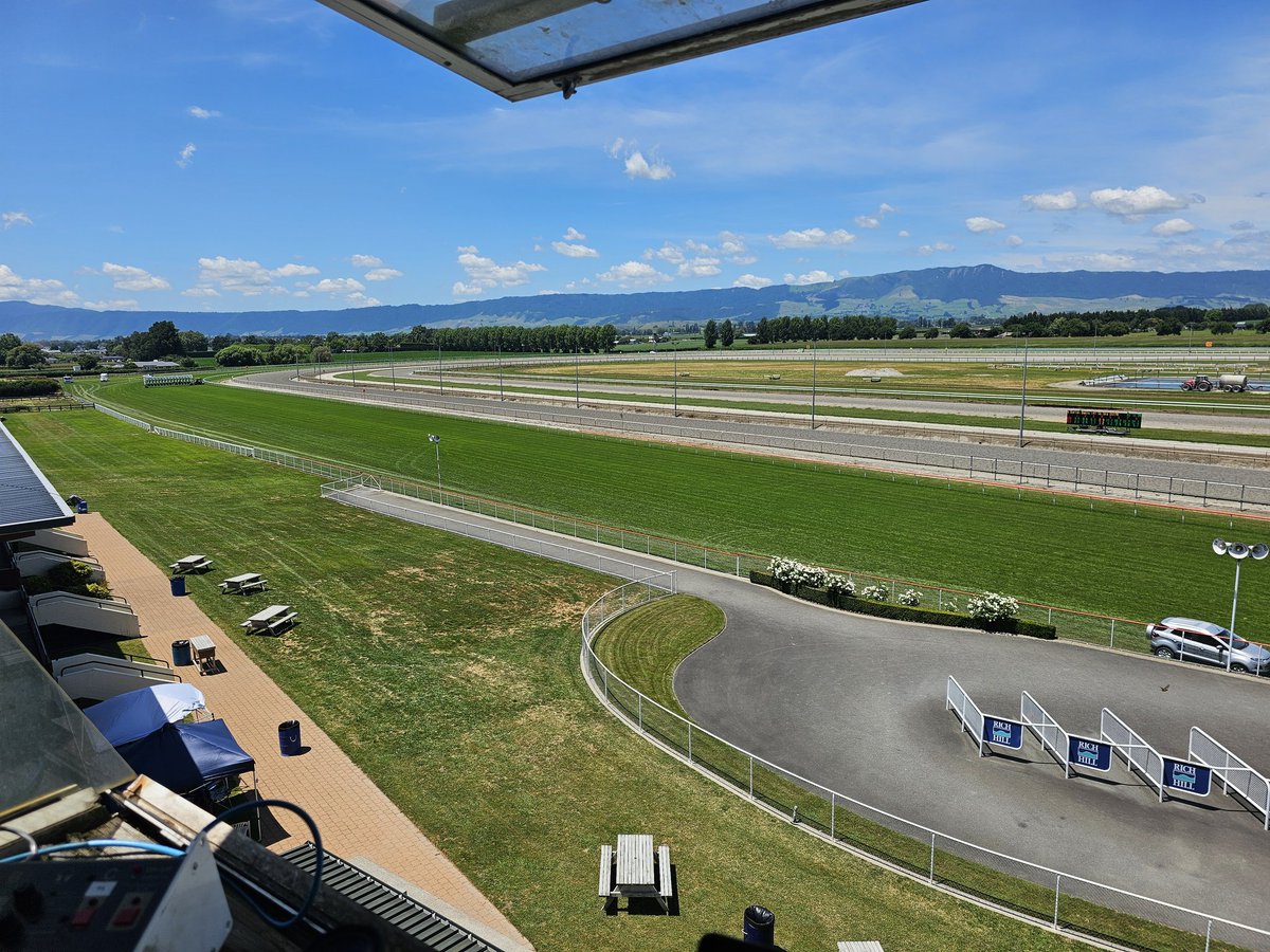 SherwinBruce's tweet photo. Matamata twilight today. Soft 5, looks perfect. Expect early upgrade https://t.co/LpkZf9bxZz
