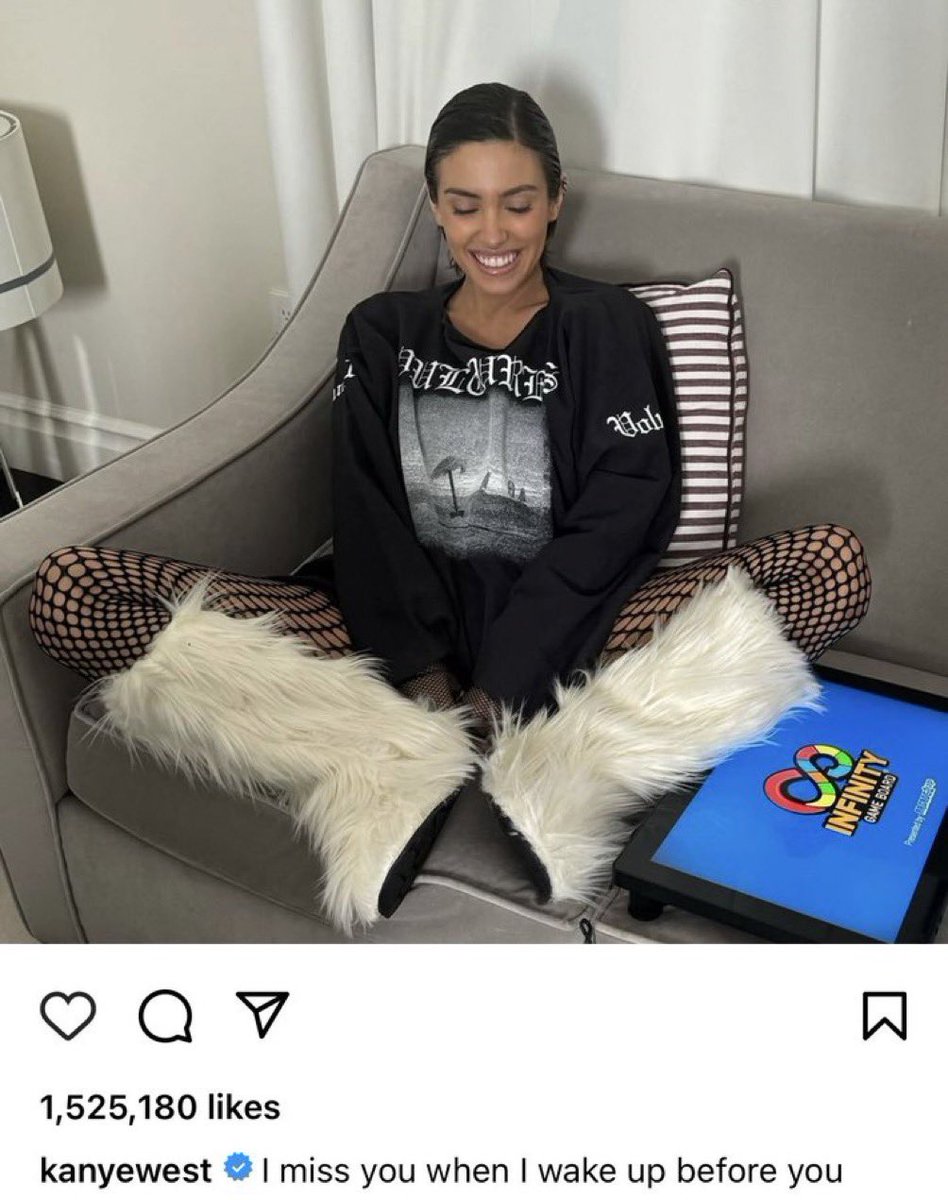ayeejuju's tweet photo. kanye real af for this https://t.co/kQ8AQ0AxXw
