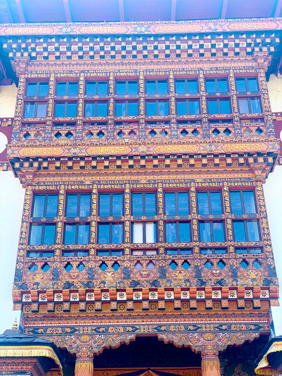 otoch1991's tweet photo. #Bhutan pilgrimage 
#Wangdi phodrang dzong 
Буддын их хөлгөний уламжлалт зарлиг үндэсний (Гаржүд) ёсны Брүгва гаржүдвийн хийд 
Дотоод чимэглэл, бурхан тахил нь Буддын урлахуйн ухааны гайхамшигийг шингээсэн нандин бүтээлүүд байдаг. Дотор зураг авхуулдаггүй тул нүдээрээ л харах боломжтой.
#Мянга сонсохоор нэг үз гэдэг.
Зурган (Фото) хувилбар