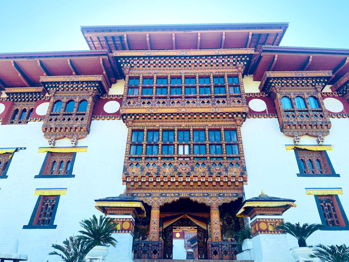 otoch1991's tweet photo. #Bhutan pilgrimage 
#Wangdi phodrang dzong 
Буддын их хөлгөний уламжлалт зарлиг үндэсний (Гаржүд) ёсны Брүгва гаржүдвийн хийд 
Дотоод чимэглэл, бурхан тахил нь Буддын урлахуйн ухааны гайхамшигийг шингээсэн нандин бүтээлүүд байдаг. Дотор зураг авхуулдаггүй тул нүдээрээ л харах боломжтой.
#Мянга сонсохоор нэг үз гэдэг.
Зурган (Фото) хувилбар