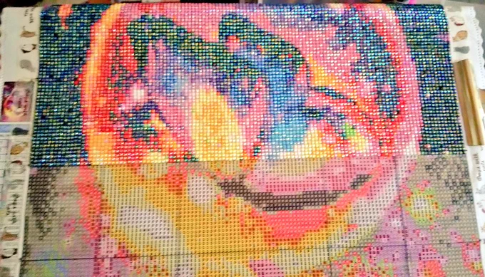 蝶々が出来てきた!今回のスクエアはわりと綺麗に貼れてる!#ダイヤモンドアート#オールオーロラ 