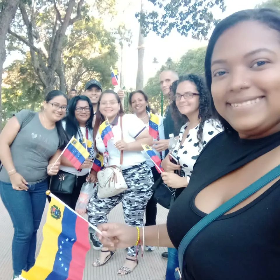 IVSSPARAISO_OA's tweet photo. #08ener las #OA, estuvieron presentes en la llegada de los restos del General Sifontes, en la academia militar para capilla ardiente @DgapdIvss
@Somosivss
@MagaGutierrezV https://t.co/ExZYdbKRiZ