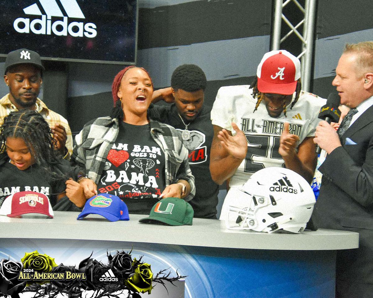 AABonNBC's tweet image. Bringing the Energy to T-Town 🏆 

#RollTide

#AABCO2ON4TION 👑🌹🏈

#AllAmericanBowl 🇺🇸 @adidasFballUS